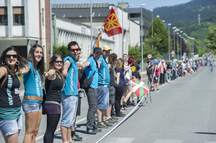 La chaîne humaine de Gure esku dago a rassemblé 150 000 personnes en juin 2014 (© Andoni Canellada)