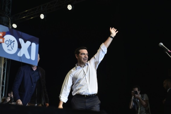 Le premier ministre Alexis Tsipars appelait les grecs à voter "Oxi" ("Non") au référendum. © Aris MESSINIS/AFP PHOTO