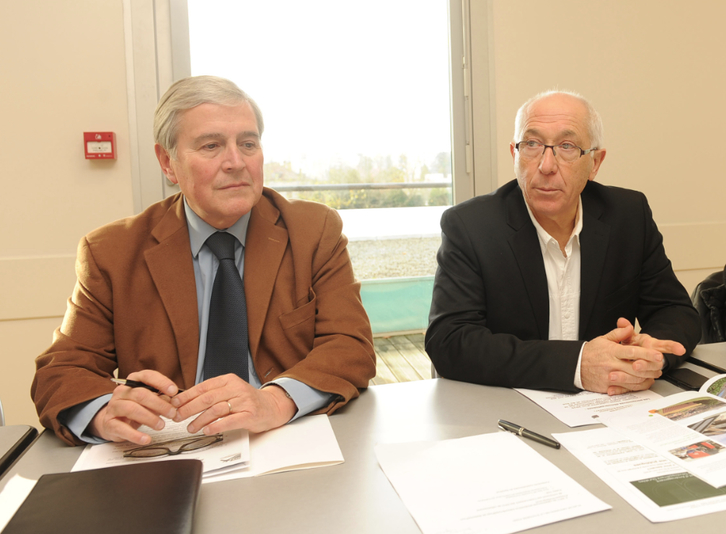 Le maire de Biarritz, Michel Veunac, fait partie des maires qui ont signé le courrier. Ici, aux côtés du président de l'Acba et maire de Bayonne Jean-René Etchegaray qui défend l'EPCI unique.