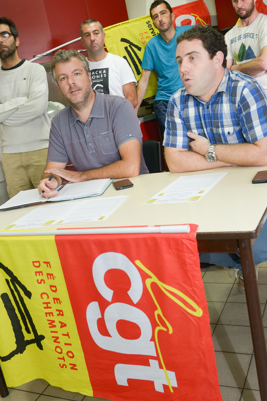 Le 9 novembre à Bayonne, le syndicat CGT cheminots a annoncé son opposition à l'OFP. © Isabelle Miquelestorena 