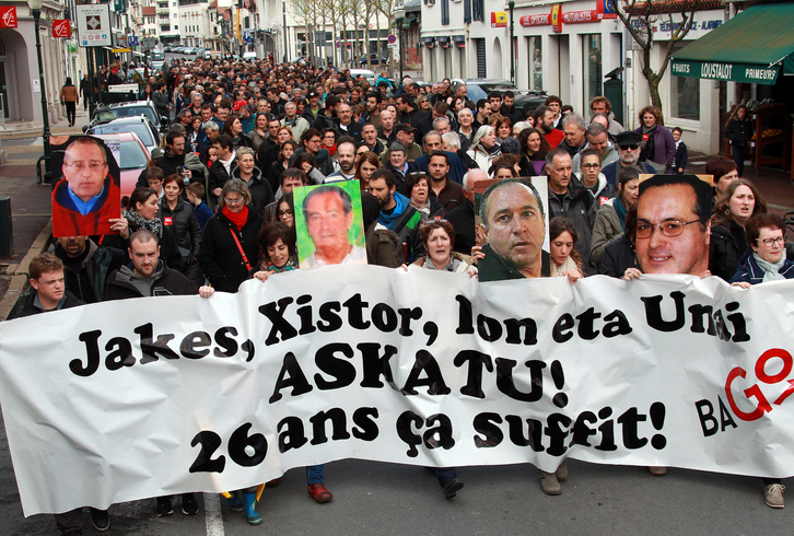 700 personnes réunies à Saint-Jean-de-Luz ce 9 avril. © Bob Edme