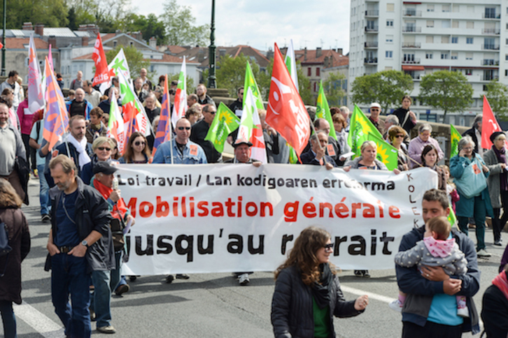 La journée des Travailleurs a réuni 2 000 personnes, à Bayonne. © Isabelle Miquelestorena