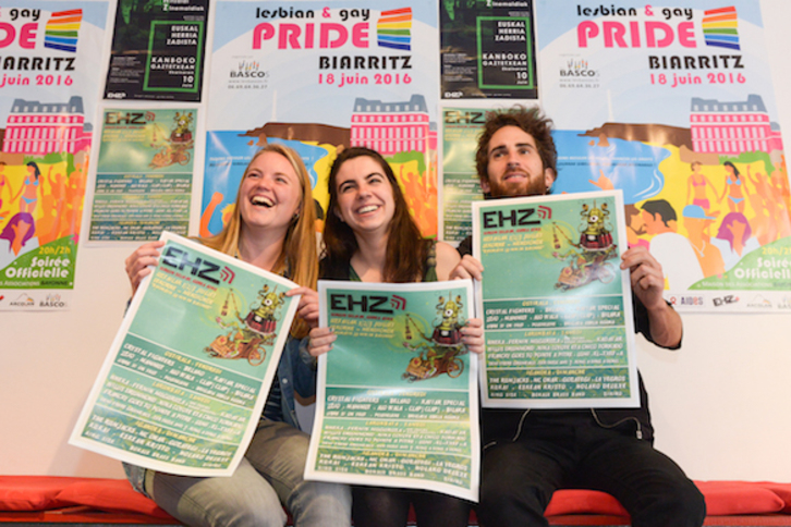 Les organisateurs invitent à deux rendez-vous: Eztabaita gunea, le 10 juin à Cambo, et la Gay Pride, le 18 juin, à Biarritz. © Isabelle Miquelestorena 