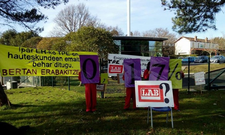 Manifestation de LAB pour connaître les résultats à l'échelle du Pays Basque Nord ©LAB Iparralde