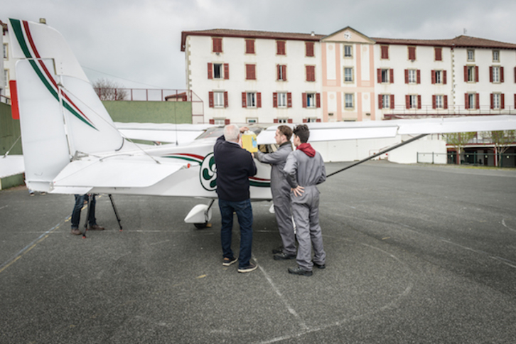 L'avion du lycée Saint-Joseph d'Hasparren est prêt à s'envoler. ©Isabelle MIQUELESTORENA