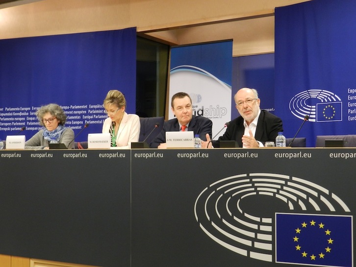 Les eurodéputés du Basque Friendship Group ont exprimé aujourd’hui, à Bruxelles, leur "satisfaction" à l’annonce des représentants de la société civile sur le désarmement de l’ETA. ©Friendship