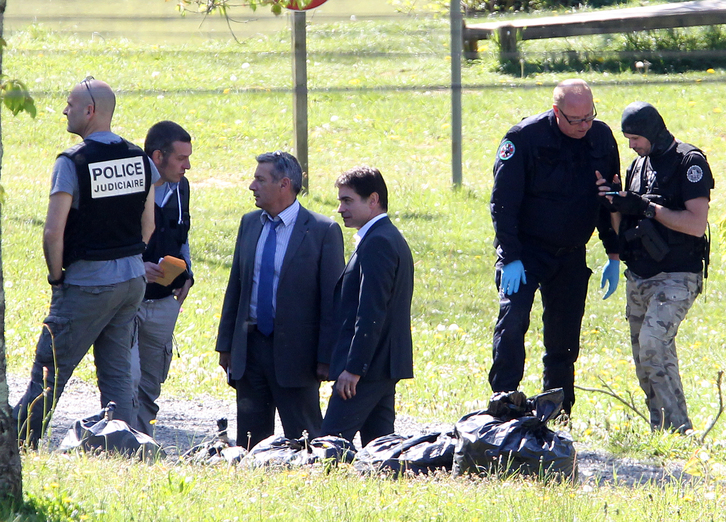 Samedi, le procureur de Bayonne, Samuel Vuelta Simon, s'était rendu sur une des caches d'armes. ©Bob EDME