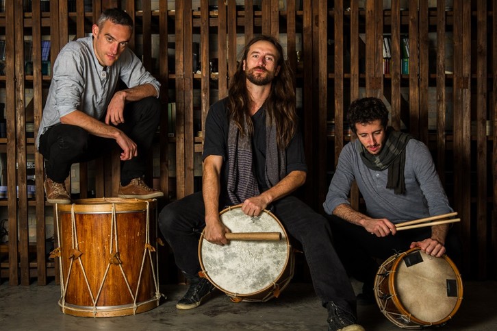 En décembre, les trois percussionnistes basques et le groupe de musique traditionnelle mongole Namgar donnent deux concerts.