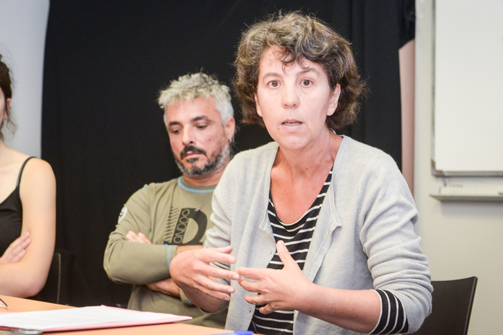 Martine Bouchet du CADE présente les inquiétudes des opposants lors de la conférence de presse du 7 septembre. ©Isabelle Miquelestorena