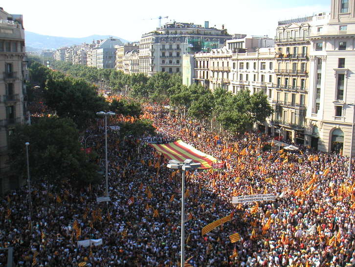 Le parlement catalan déclare l'indépendance de la région.