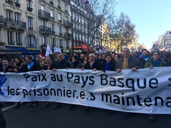 La manifestation du 9 décembre en faveur des droits des prisonniers et prisonnières basques a démarré à 12 h 30 ce samedi. ©Goizeder TABERNA