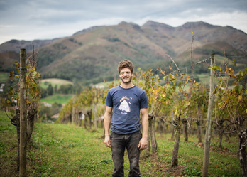Ximun Bergouignan cultive des vignes à Saint-Étienne-de-Baïgorry.