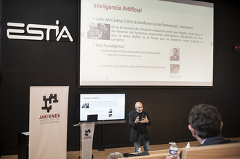 Le professeur Humberto Bustince Sola, expert de l’intelligence artificielle, a offert une conférence à l'Estia.