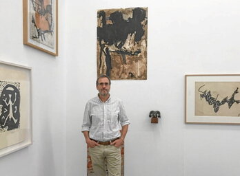 Javier Balda présente l’exposition collective à la galerie Altxerri.
