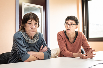 Jacqueline Uhart et Nathalie Arthaud de la liste Lutte ouvrière, candidate aux prochaines élections européennes.