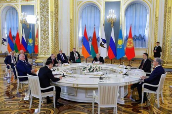 Líderes de los cinco países miembros de la Unión Económica Eurasiática reunidos ayer en Moscú.