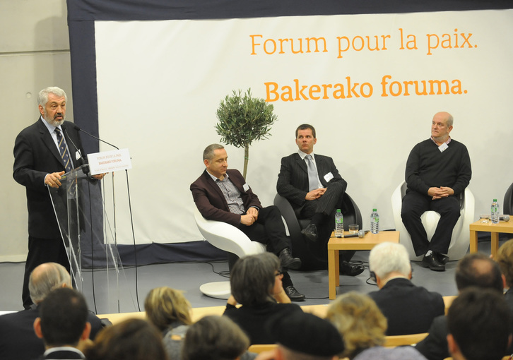 Un des organisateurs, Jean-Pierre Massias, avait déjà pris part au forum pour la paix au Pays Basque.