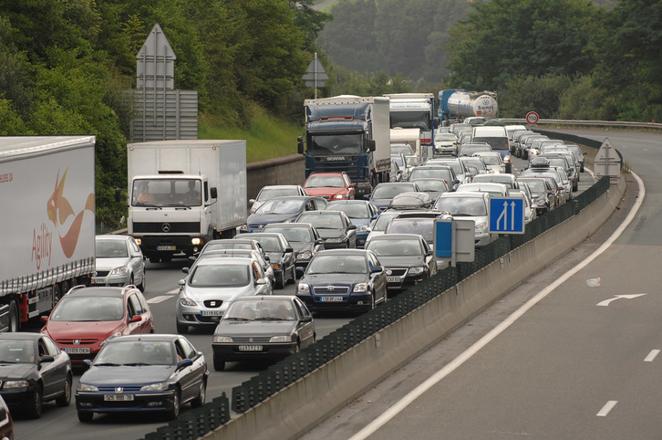 Les embouteillages à la sortie de Bayonne se seraient aggravés selon les automobilistes à l'origine de la pétition contre le giratoire. © Bob EDME