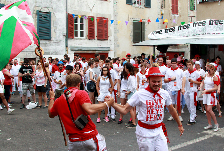 Les fêtes alternatives de Bayonne se déroulent à la place Patxa depuis plusieurs années.