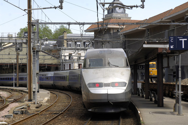 La ligne Bordeaux-Hendaye verra ses travaux de régénération être financés à hauteur de 490 millions d'euros.