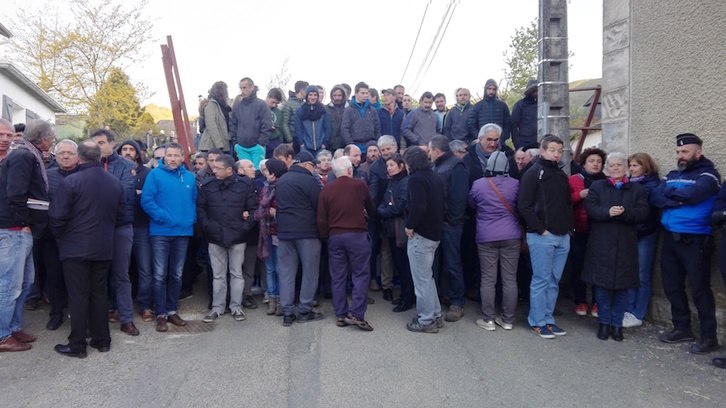 La mobilisation à Barcus, le 15 décembre dernier avait réuni les défenseurs des canards sains de la ferme. © DR