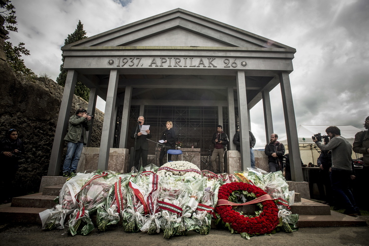 Cérémonie lors du 79ème anniversaire du bombardement de Gernika. ©Jaizki FONTANEDA/Argazki Press