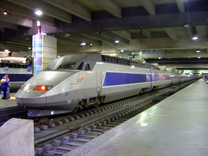 La SNCF a annoncé des travaux de modernisation sur la ligne Bayonne - Hendaye, reléguant la LGV au second plan. ©Wikimedia Commons