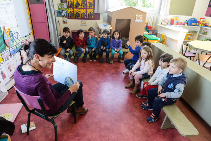 L'apprentissage de l'euskara se fait dès la maternelle. © Isabelle MIQUELESTORENA