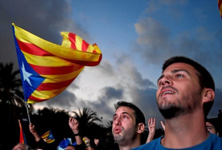 Le président de la Generalitat Carles Puigdemont a signé la déclaration d’indépendance ce mardi 10 octobre. 