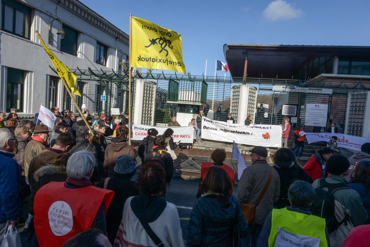 Plusieurs manifestants ont alerté du sort des migrants le 19 décembre à Bayonne. ©Isabelle Miquelestorena