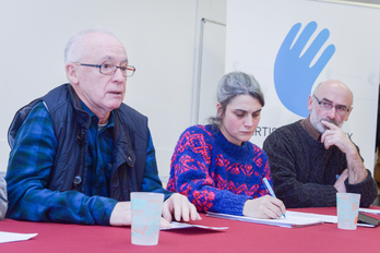 Joseba Azkarraga a présenté les objectifs de la manifestation du 13 janvier à Bilbo. © Isabelle MIQUELESTORENA