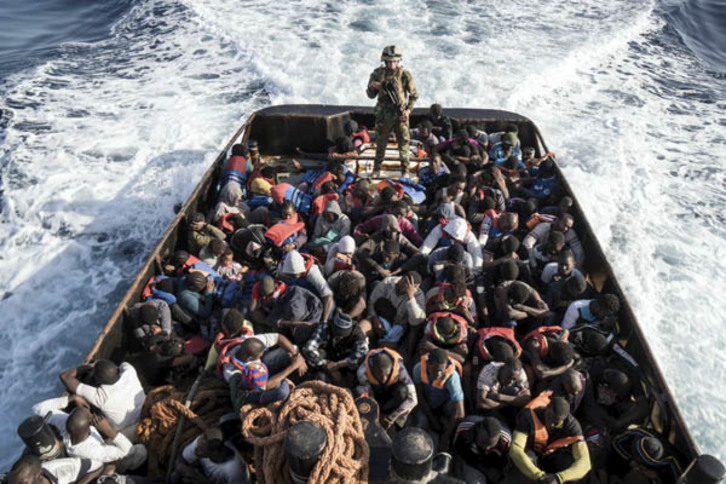 Plus de 350 migrants auraient été transférés vers l'Espagne et revendus comme des esclaves. © Taha JAWASHI