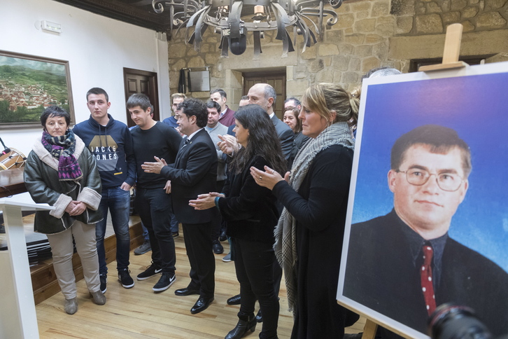 Les élus et la famille, présents à l'hommage rendu mardi dernier. © Argazki Press