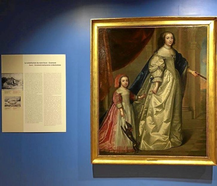 Marguerite de Plessis-Chivré avec son fils Antoine-Charles de Gramont, habillé en fille. © Musée Basque et de l'histoire de Bayonne