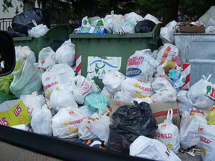 Pour mettre fin aux poubelles qui débordent, les bonnes pratiques seront mises en avant le 17 mars à Hendaye. © Flickr