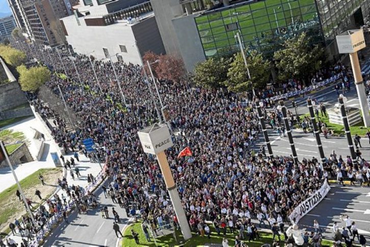 En solidarité, 50 000 personnes ont défilé à Iruñea samedi dernier. © Foku / Iñigo URIZ