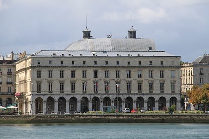 Les employés de la mairie de Bayonne refusent de travailler plus sans gagner plus. © Wikipedia commons