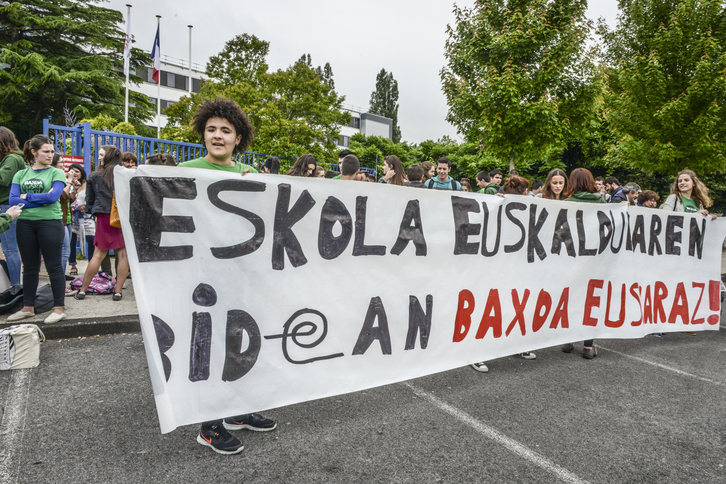 Les lycéens ne peuvent passer que l'Histoire-Géo et les mathématiques en basque. © Isabelle MIQUELESTORENA