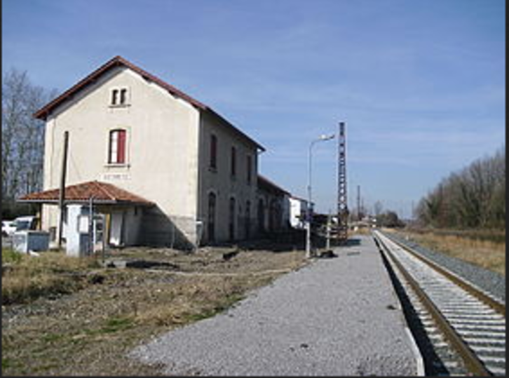 Actuellement, quatre allers-retours sont proposés entre Bayonne et Saint-Jean-Pied-de-Port. © Wikipedia