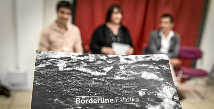 Vendredi dernier, le projet Borderline Fabrika était présenté en gare d'Hendaye. © Isabelle MIQUELESTORENA