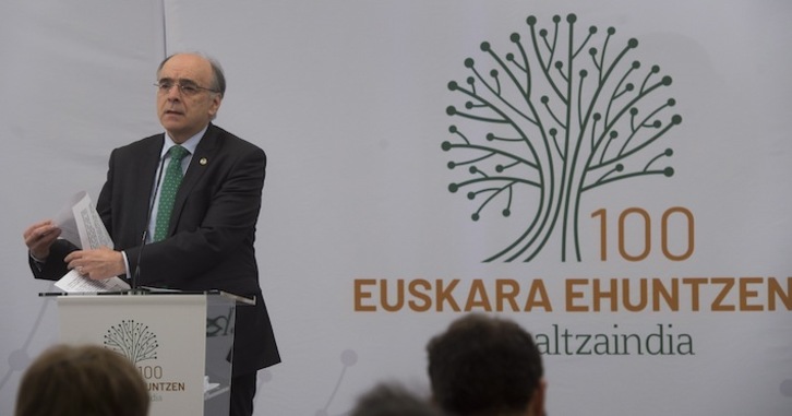 Le président d'Euskaltzaindia Andres Urrutia.