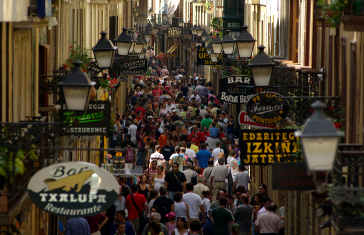 L'instauration d'une taxe touristique fait actuellement débat à Donostia.