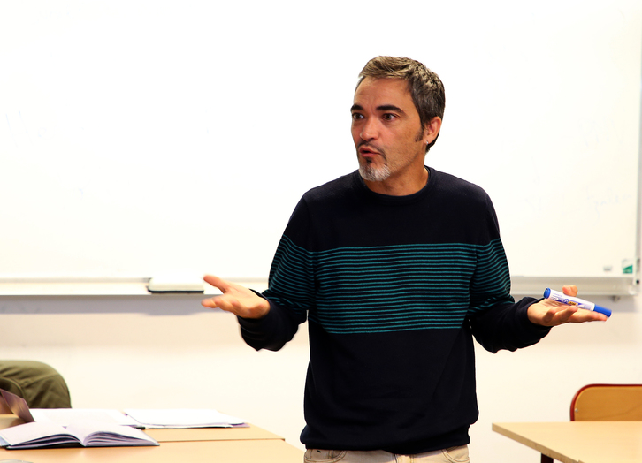 Ur Apalategi enseigne la littérature basque à la faculté de Bayonne. © Bob Edme