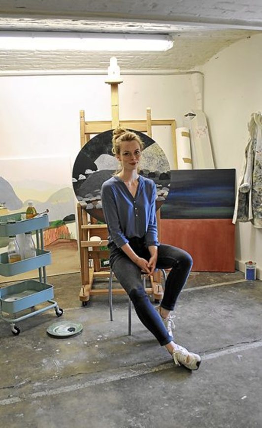 L'artiste Eleonore Deshayes dans son atelier. © DR