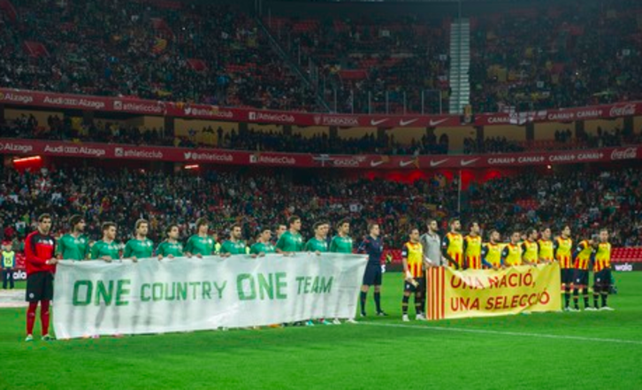 Les joueurs des sélections basque et catalane réclament à être officielles. © Monika DEL VALLE / ARGAZKI PRESS