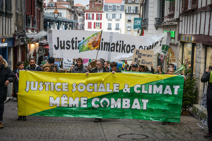 Mobilisation à Bayonne pour "faire sonner l'alarme climatique".©I.MIQUELESTORENA