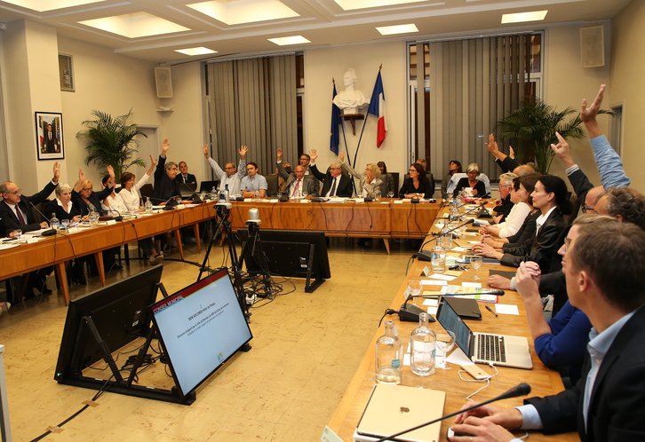 Le conseil municipal de Biarritz a voté les subventions octroyées aux associations le 10 avril. © Bob EDME