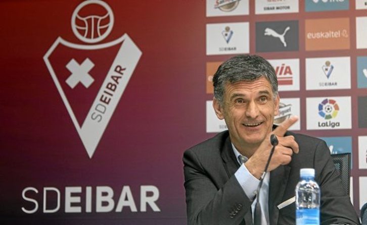 La tactique de J.L. Mendilibar, entraîneur du SD Eibar, paye ; le club gagne cinq places au classement. © Andoni CANELLADA - FOKU