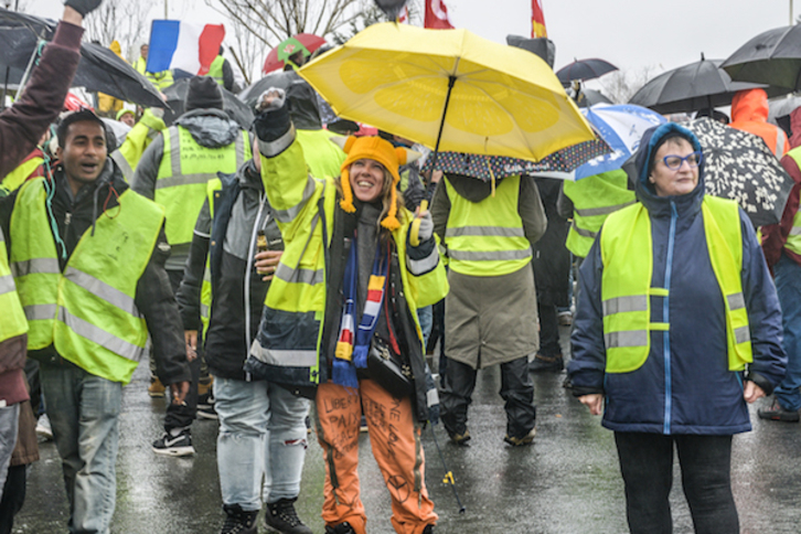 Un rassemblement de Gilets jaunes à Bayonne fin 2018. © Isabelle MIQUELESTORENA