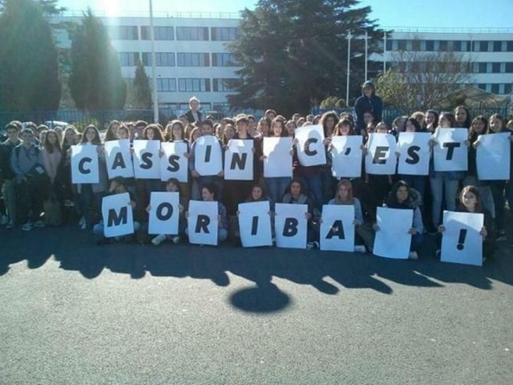 Camarades et professeurs ont exprimé tout leur soutien à Moriba ce vendredi 15 février devant le lycée René Cassin.